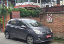 प्रेसलाई तर्साउने प्रयास? काठमाडौंका प्रमुख सञ्चारगृह अगाडि बेवारिसे कारको रहस्य!